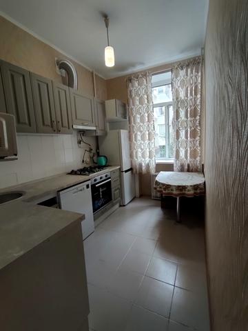 Василя Тютюнника вул. (Анрі Барбюса), 32