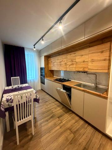 Мирогощанська вул., 45