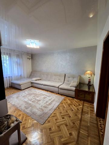 Академіка Корольова вул., 35