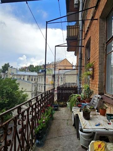 Велика Васильківська вул. (Червоноармійська), 12