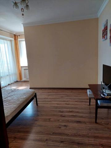Пасічна вул., 171