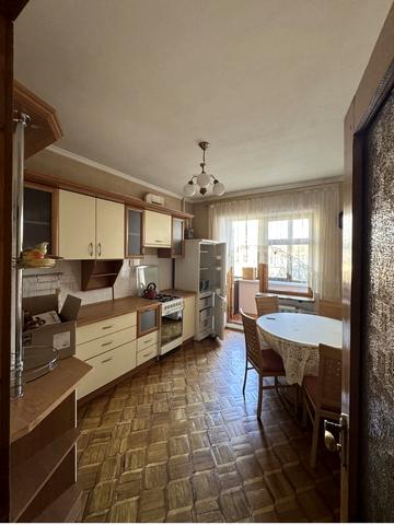 Садиковська вул., 36