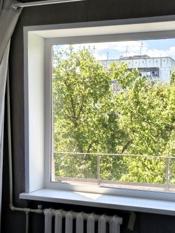 Новокримська вул., 8
