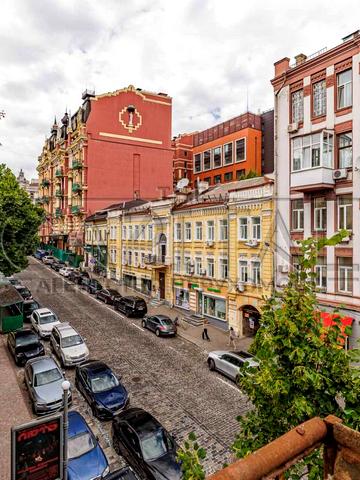 Прорізна вул., 21