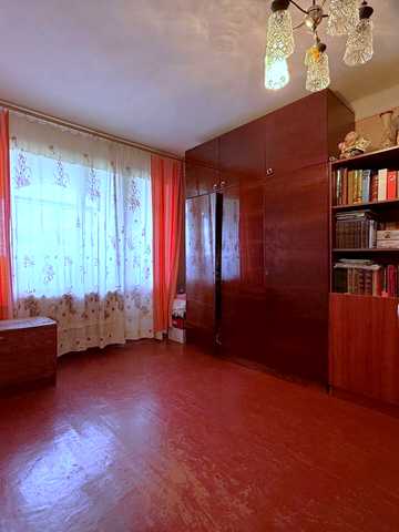 Космонавтів вул., 138-Г