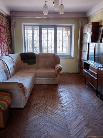 Будівельників вул., 13