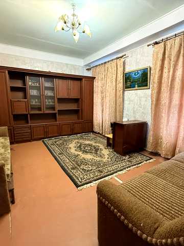 Студентська вул., 4