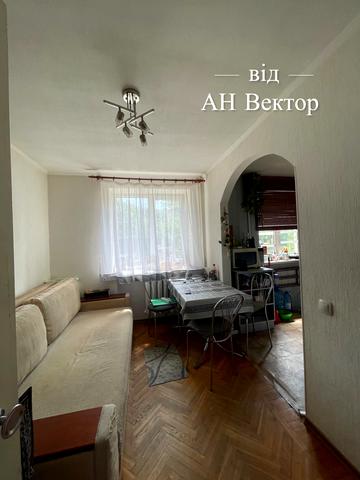 Познанська вул., 8