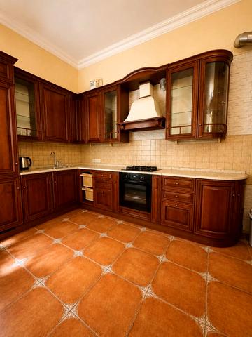 Базарна вул., 52