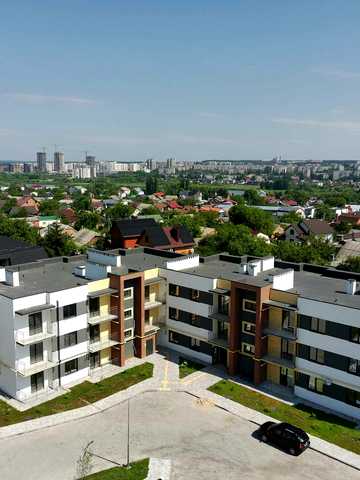 4-й Леоніда Каденюка пров. (4-й Комарова), (Будинок)