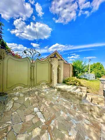 Дорожна вул., 22