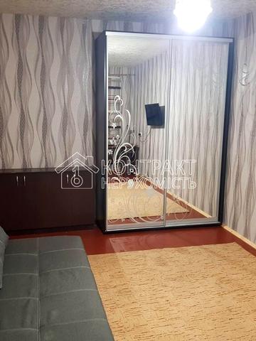 Яни Червоної вул., 9