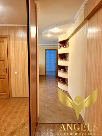 Василя Нікітіна вул., 27