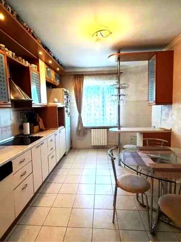 Миколи Бажана просп., 36