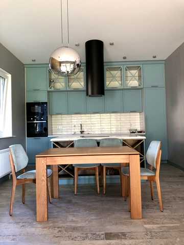 Зелена