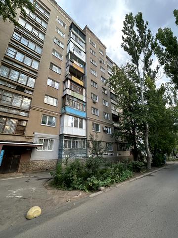 Князя Володимира Великого просп., 79