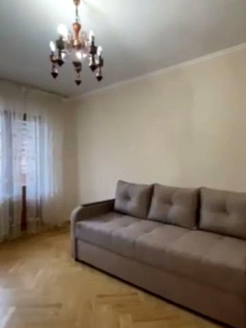 Володимира Івасюка просп. (Героїв Сталінграду), 37