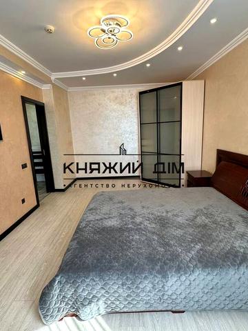 Юрія Шумського вул., 5