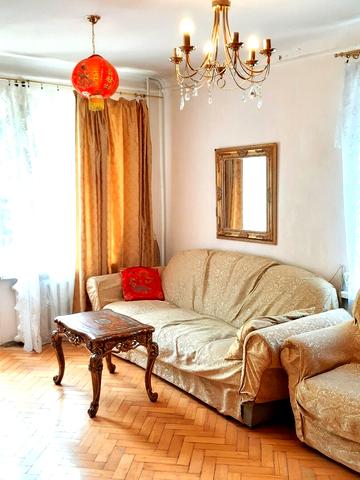 Миколи Міхновського бульв. (Дружби народів), 8