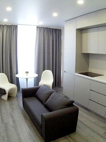 Космічна вул., 5