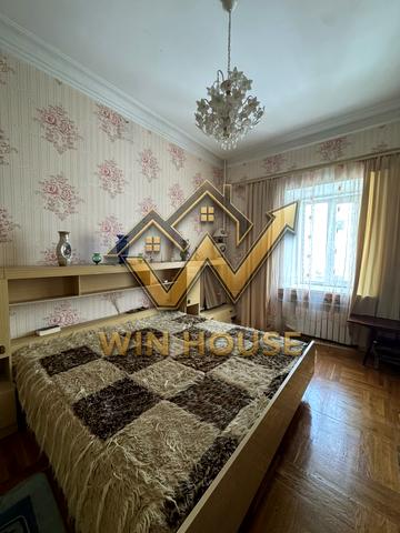 Брюллова вул., 1