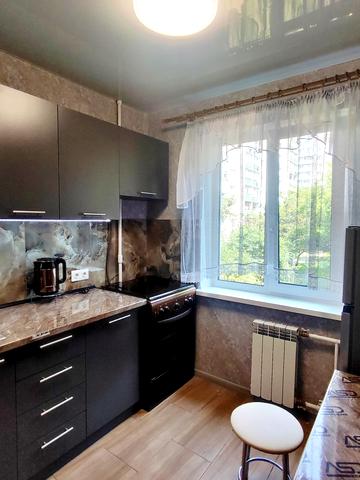 Дубровицька вул., 8