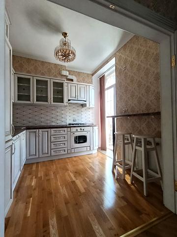 Бориса Грінченка вул., 4