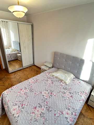 Дарницький бульв., 7