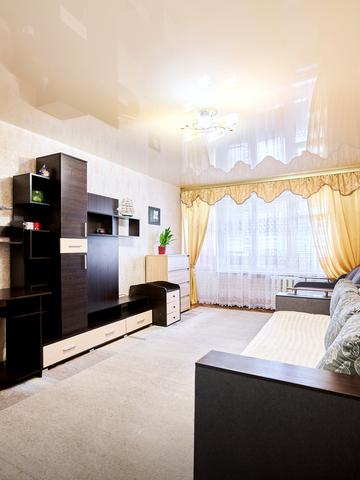Ґарета Джонса вул. (Сімї Хохлових), 1