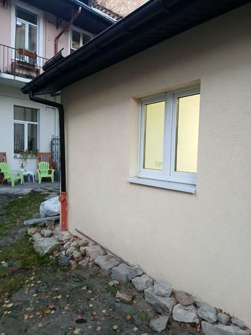 Підзамче вул., 9