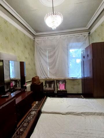 Володимирська вул., 40