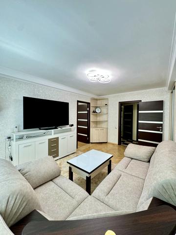 Вінстона Черчилля вул. (Червоноткацька), 18