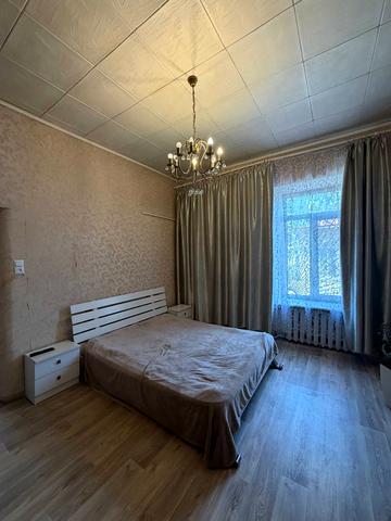Богдана Хмельницького вул., 11