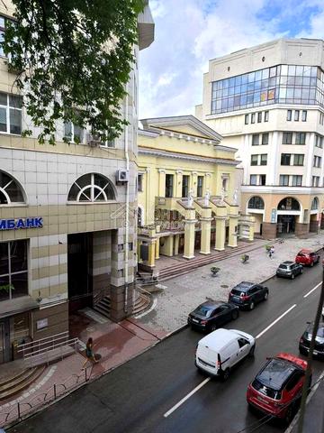 Чернишевська вул., 8
