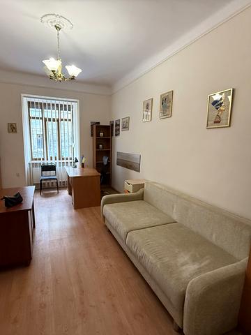 Лесі Українки вул., 43