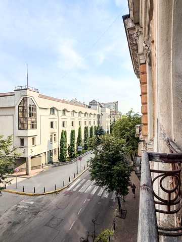 Михайла Грушевського вул., 12