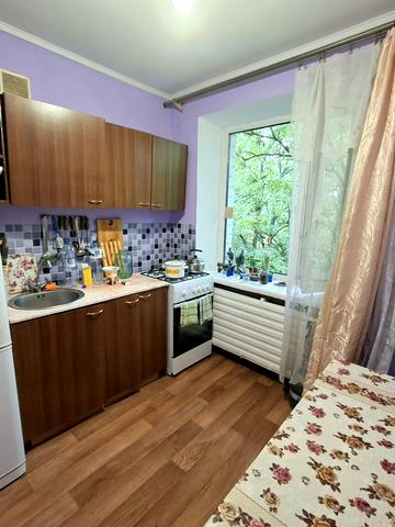 Молодіжна вул., 33