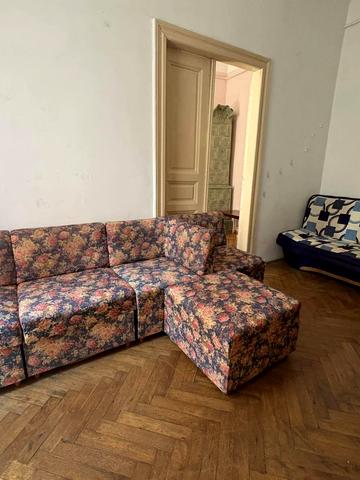 Хорватська вул., 5
