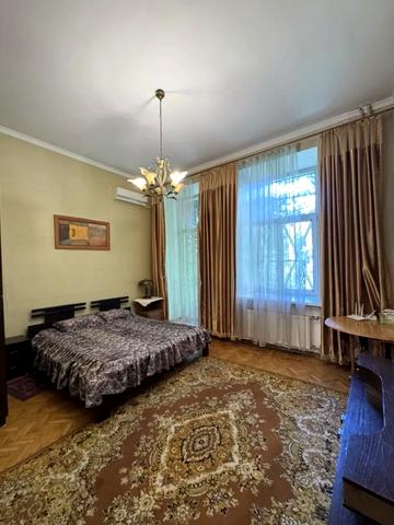Троїцька вул., 2