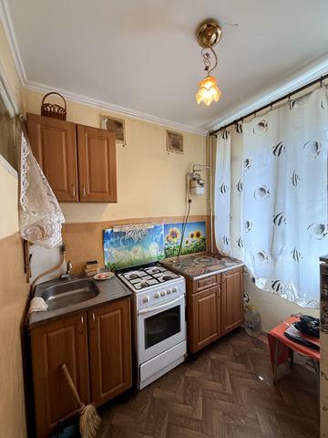 Івана Франка вул., 144