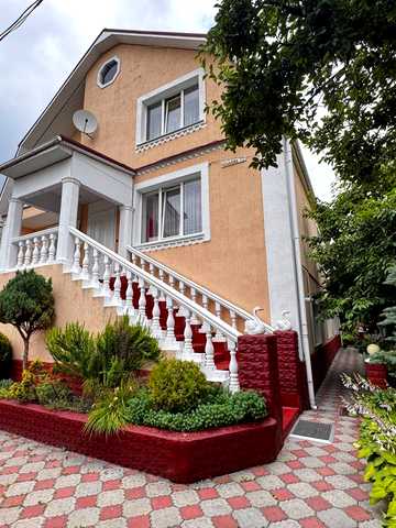 Олени Теліги вул., 76