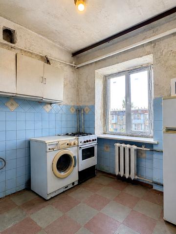 Будівельників вул., 8