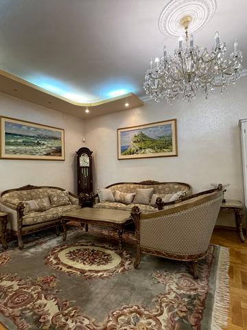 Пилипа Орлика вул., 6