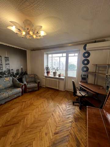 Незалежності бульв. (50 років Жовтня), 12
