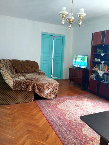 Гагаріна, 1