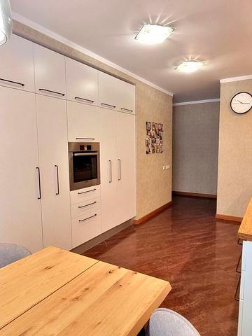 Валерія Лобановського просп. (Червонозоряний), 4-Б