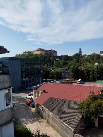 Острівна вул., 4