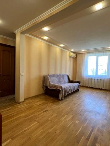 Героїв просп., 9