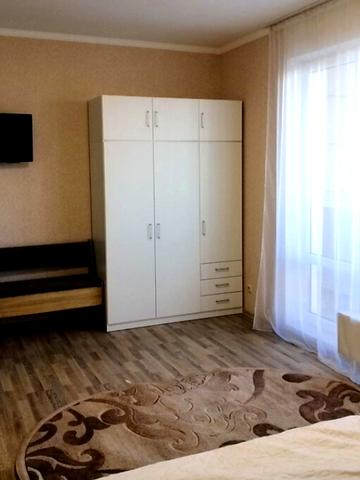 Практична вул., 8