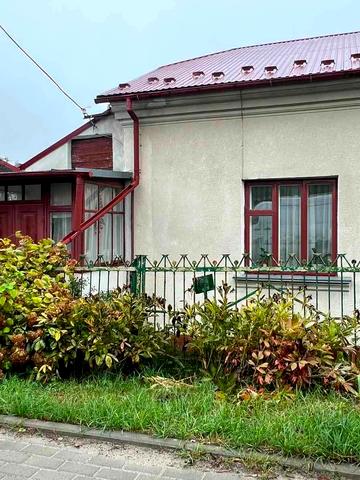 Загребельна вул., 12